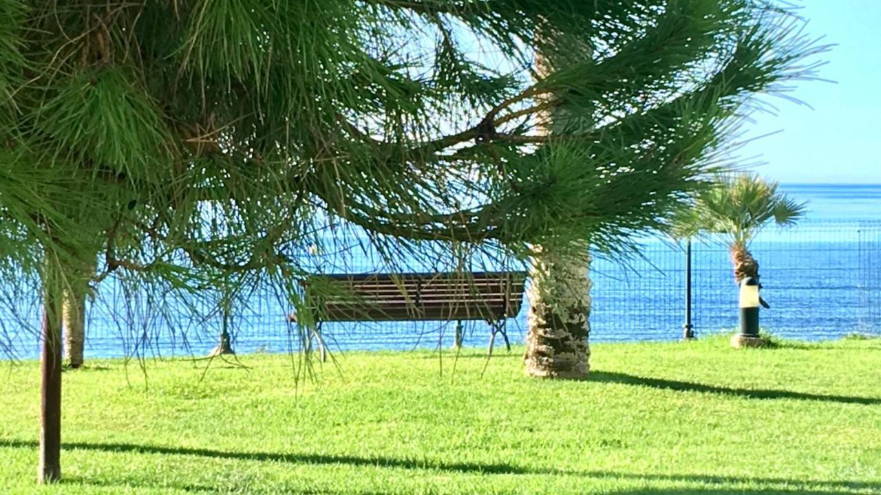 Mi Capricho B17 Beachfront Apartment Sitio de Calahonda Bagian luar foto