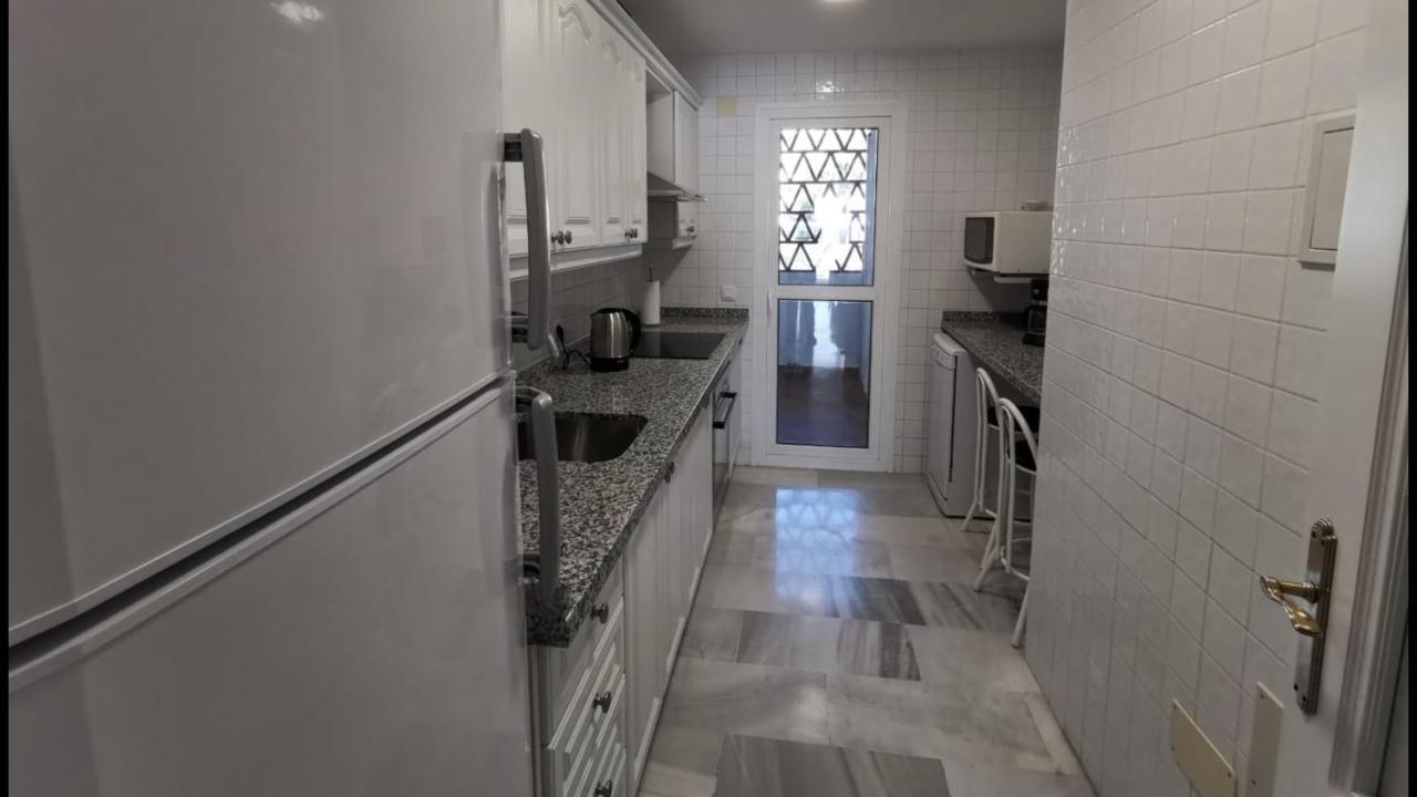 Mi Capricho B17 Beachfront Apartment Sitio de Calahonda Bagian luar foto